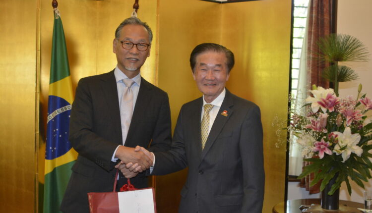 Com o presidente do Nippon, Rubens Kamoi