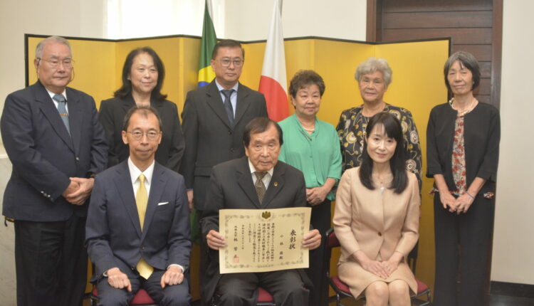 Misao Kobayashi com o cônsul a consulesa e convidados