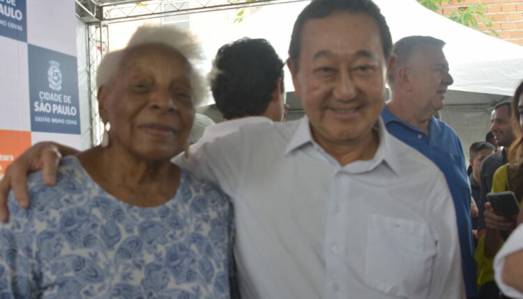Vereador Aurélio Nomura com Yolanda, de 98 anos conquista