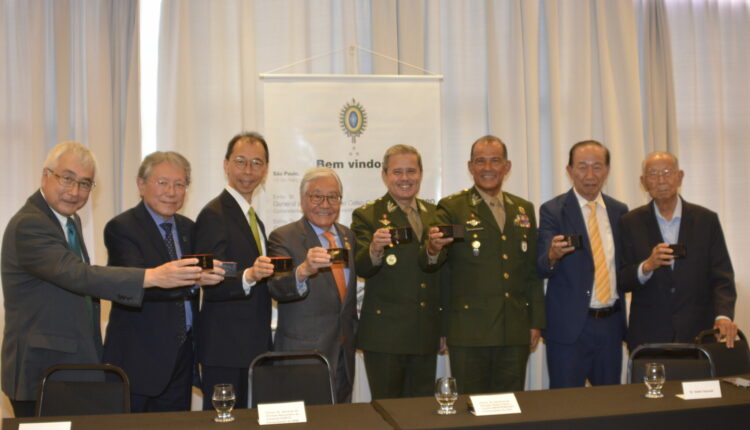 Carlos Ikesaki, Sergio Oda, cônsul, Hirasaki, general Porto, general Montenegro, Sassaki e Yano