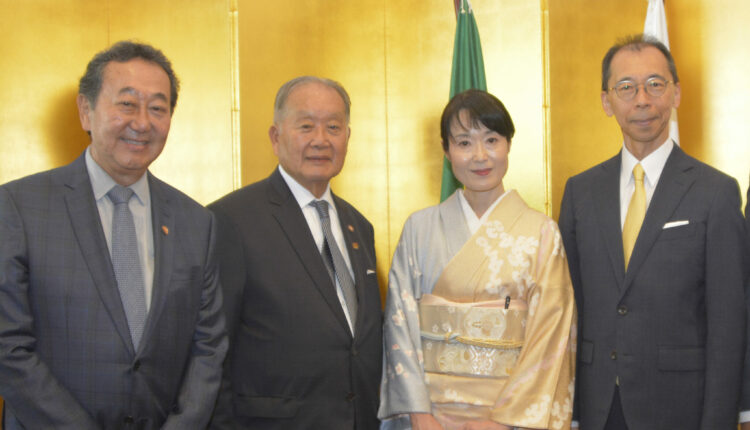 Cônsul e a consulesa com Aurélio Nomura e Renato Ishikawa