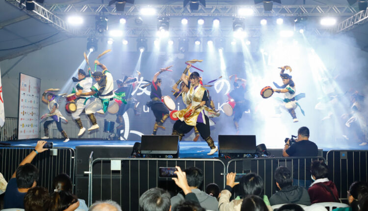 O Grupo de taiko Yuriki no Kizuna tem se apresentado nos palcos dos principais matsuris