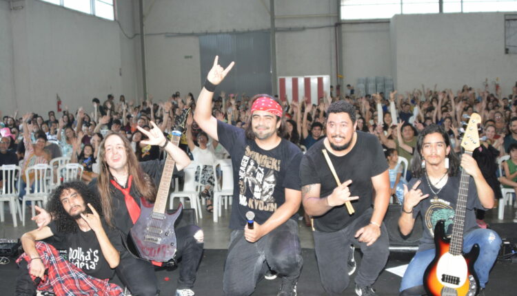 A irreverência da Banda Otaku’s, de Curitiba, agitou a plateia