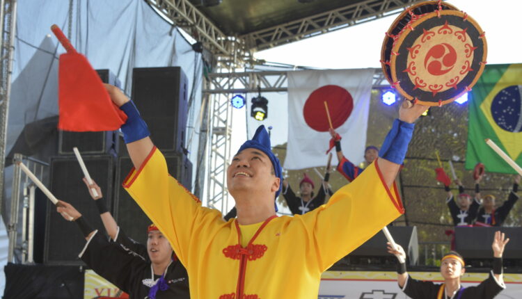 Apresentação do grupo Ryukyu Koku Matsuri Daiko – Filial Campinas no Festival de Vinhedo